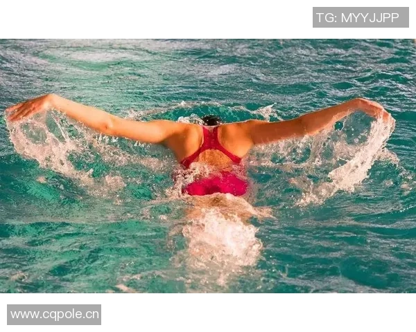 蝶泳动作解析与技巧提升 从起跳到转身的全程训练指南 蝶泳动作解析与技巧提升 从起跳到转身的全程训练指南